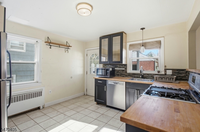 522 Thompson Avenue Roselle NJ 07203