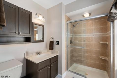 526 County Road 579 Raritan NJ 08551