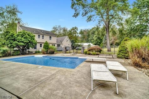 526 County Road 579 Raritan NJ 08551