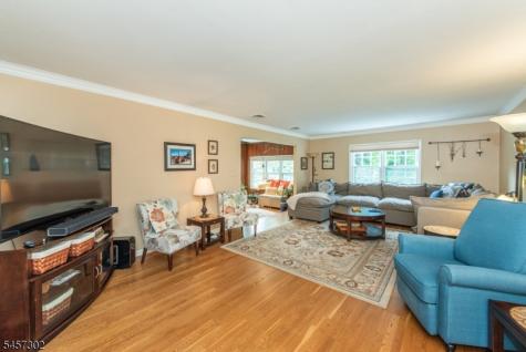 390 Ski Trail Kinnelon NJ 07405