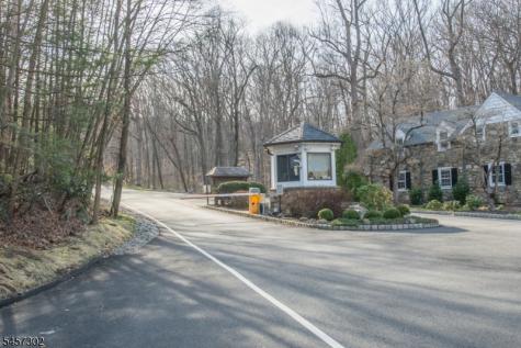 390 Ski Trail Kinnelon NJ 07405