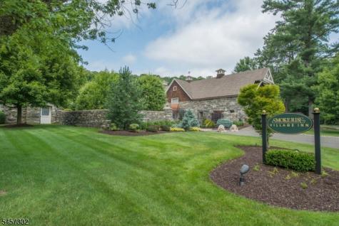 390 Ski Trail Kinnelon NJ 07405