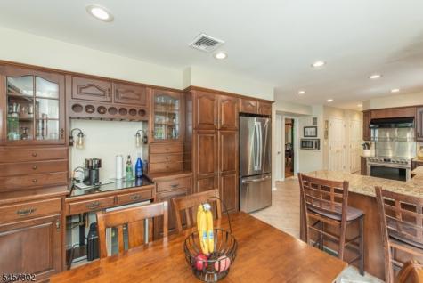 390 Ski Trail Kinnelon NJ 07405