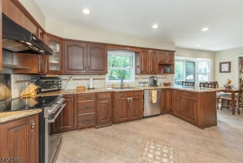 390 Ski Trail Kinnelon NJ 07405