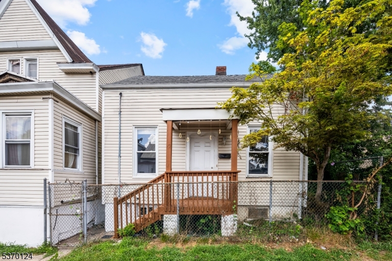 73 N 6th Street Paterson NJ 07522