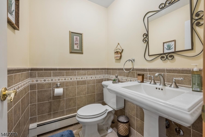 113 Evergreen Avenue Hopatcong NJ 07843