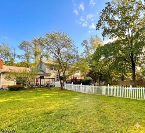 4 Laurel Place Chester NJ 07930