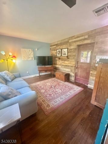 4 Laurel Place Chester NJ 07930
