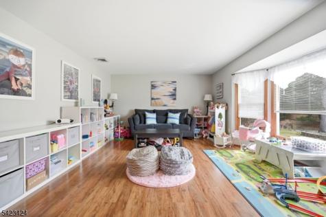 6 Robin Drive Jefferson NJ 07438