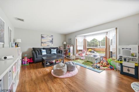 6 Robin Drive Jefferson NJ 07438