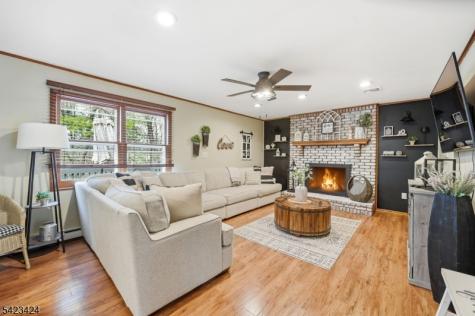 6 Robin Drive Jefferson NJ 07438