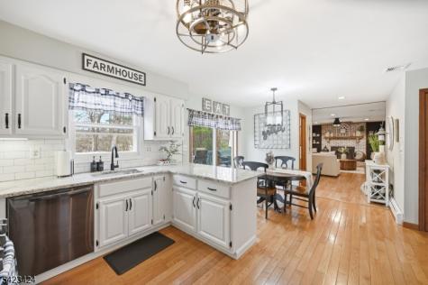6 Robin Drive Jefferson NJ 07438