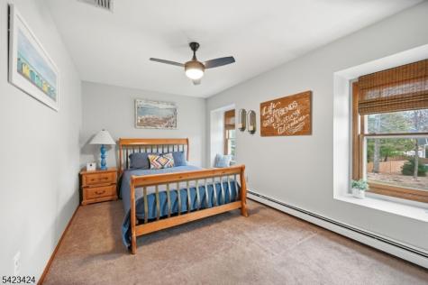 6 Robin Drive Jefferson NJ 07438