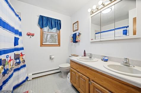 6 Robin Drive Jefferson NJ 07438