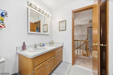 6 Robin Drive Jefferson NJ 07438