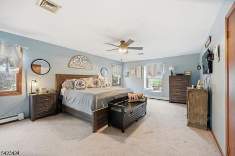 6 Robin Drive Jefferson NJ 07438