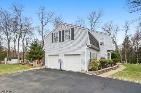 6 Robin Drive Jefferson NJ 07438