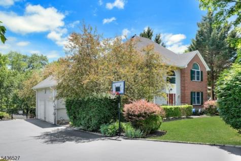 55 Delaware Avenue Long Hill NJ 07980