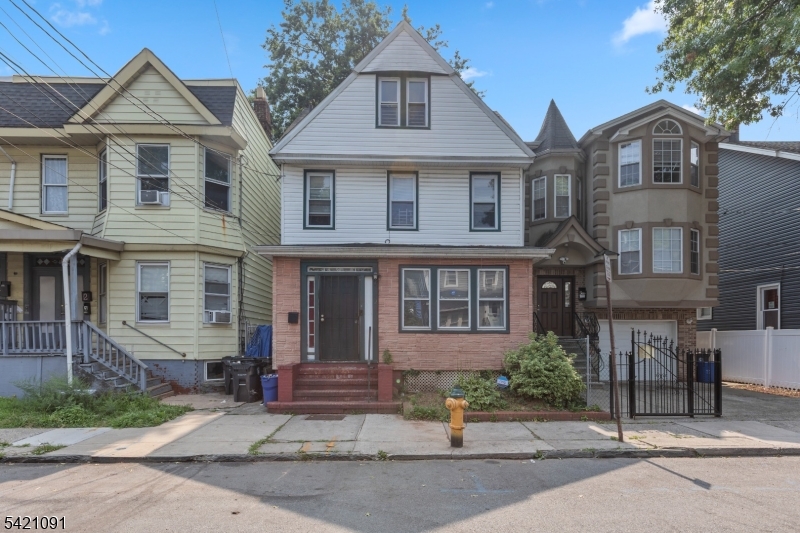 42 Mead Street Newark NJ 07106