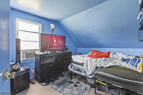 42 Mead Street Newark NJ 07106