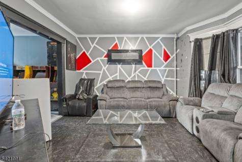 42 Mead Street Newark NJ 07106