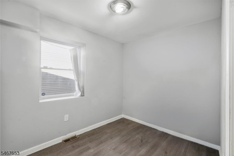 15 Chelsea Avenue East Orange NJ 07018