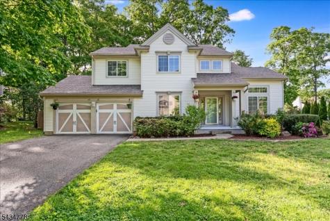 6 Crestwood Circle Mount Olive NJ 07828