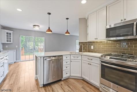 6 Crestwood Circle Mount Olive NJ 07828
