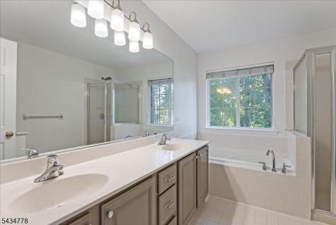 6 Crestwood Circle Mount Olive NJ 07828