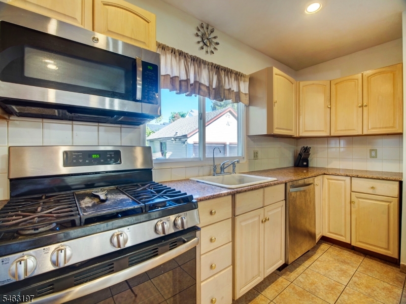 156 Hillside Road Elizabeth NJ 07208