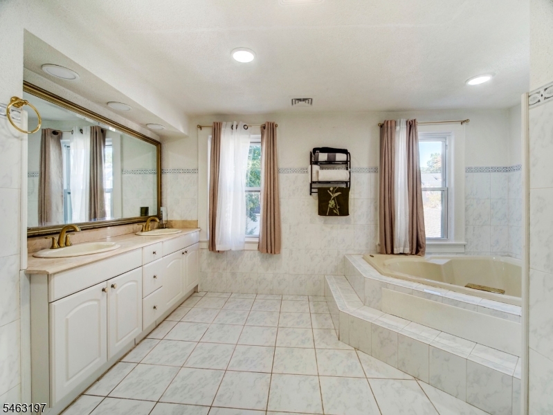156 Hillside Road Elizabeth NJ 07208