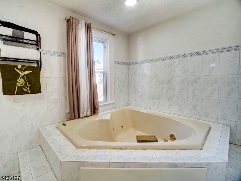 156 Hillside Road Elizabeth NJ 07208