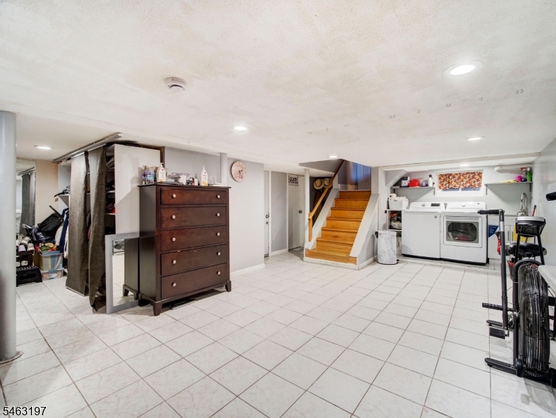 156 Hillside Road Elizabeth NJ 07208