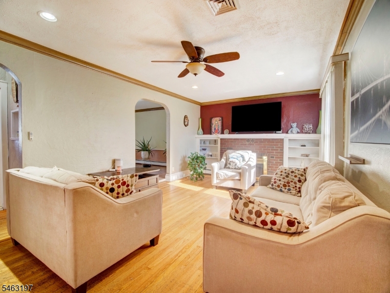 156 Hillside Road Elizabeth NJ 07208