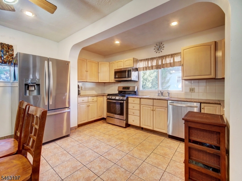156 Hillside Road Elizabeth NJ 07208