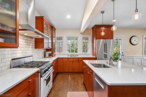 391 Up Mountain Avenue Montclair NJ 07043