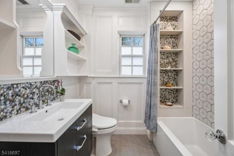 391 Up Mountain Avenue Montclair NJ 07043