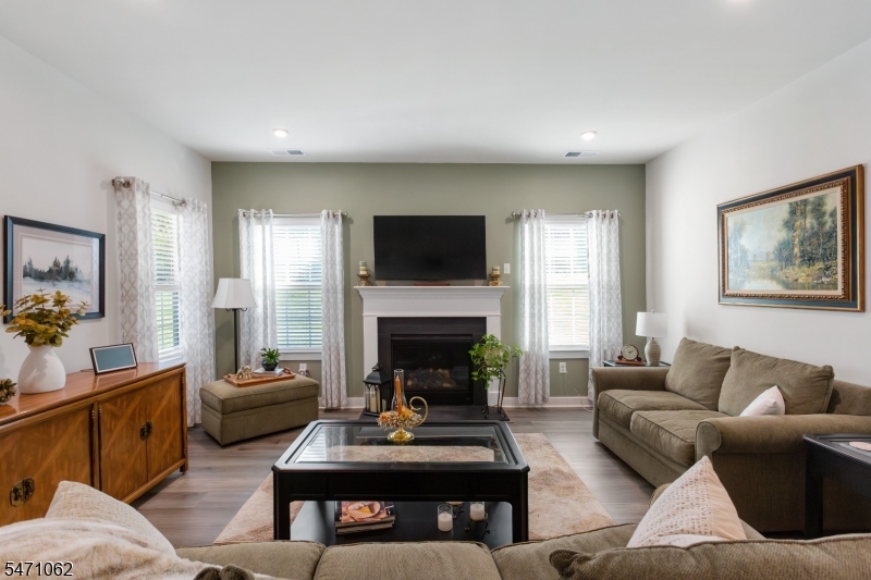 27 Harris Hawk Road Washington NJ 07882