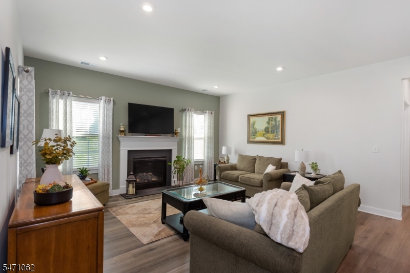27 Harris Hawk Road Washington NJ 07882