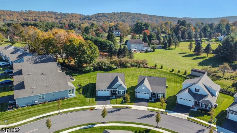 27 Harris Hawk Road Washington NJ 07882
