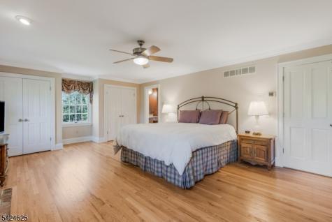 8 Waldron Drive Bridgewater NJ 08836