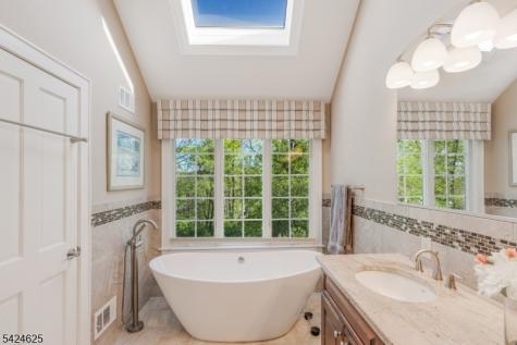 8 Waldron Drive Bridgewater NJ 08836