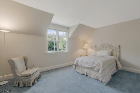 8 Waldron Drive Bridgewater NJ 08836