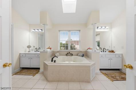 10 Julie Court Franklin NJ 08873