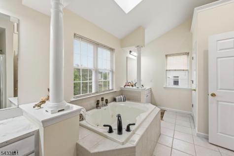 10 Julie Court Franklin NJ 08873