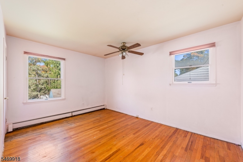 10 Barton Lane Hopatcong NJ 07843