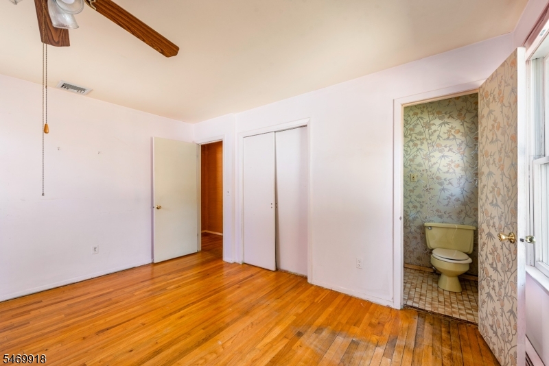 10 Barton Lane Hopatcong NJ 07843