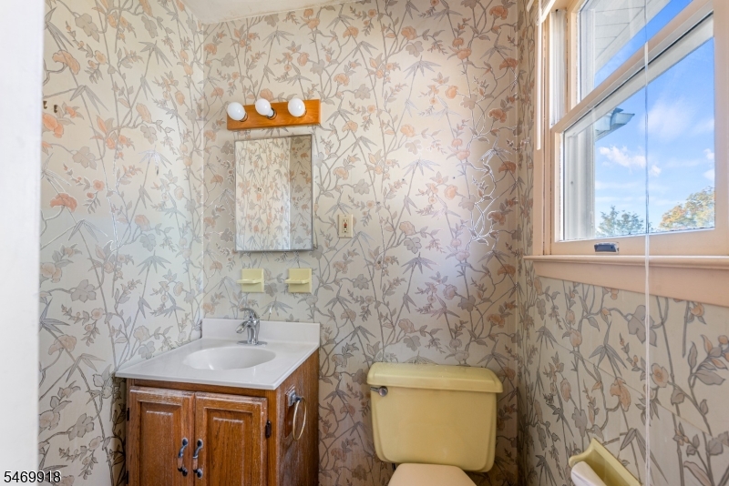 10 Barton Lane Hopatcong NJ 07843