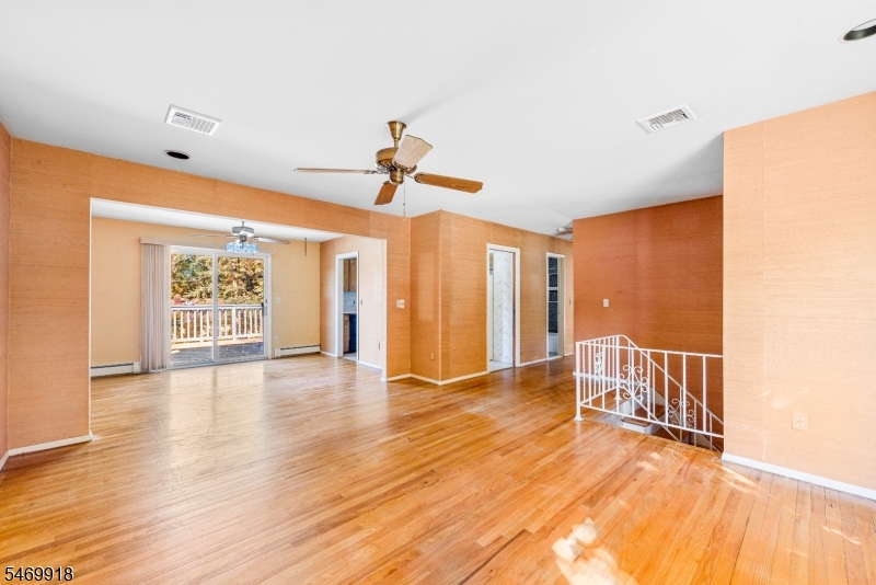10 Barton Lane Hopatcong NJ 07843