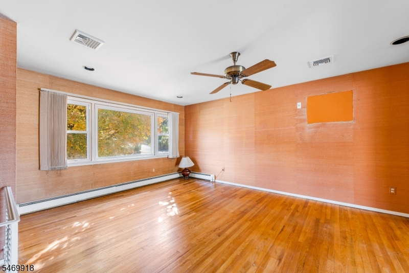 10 Barton Lane Hopatcong NJ 07843